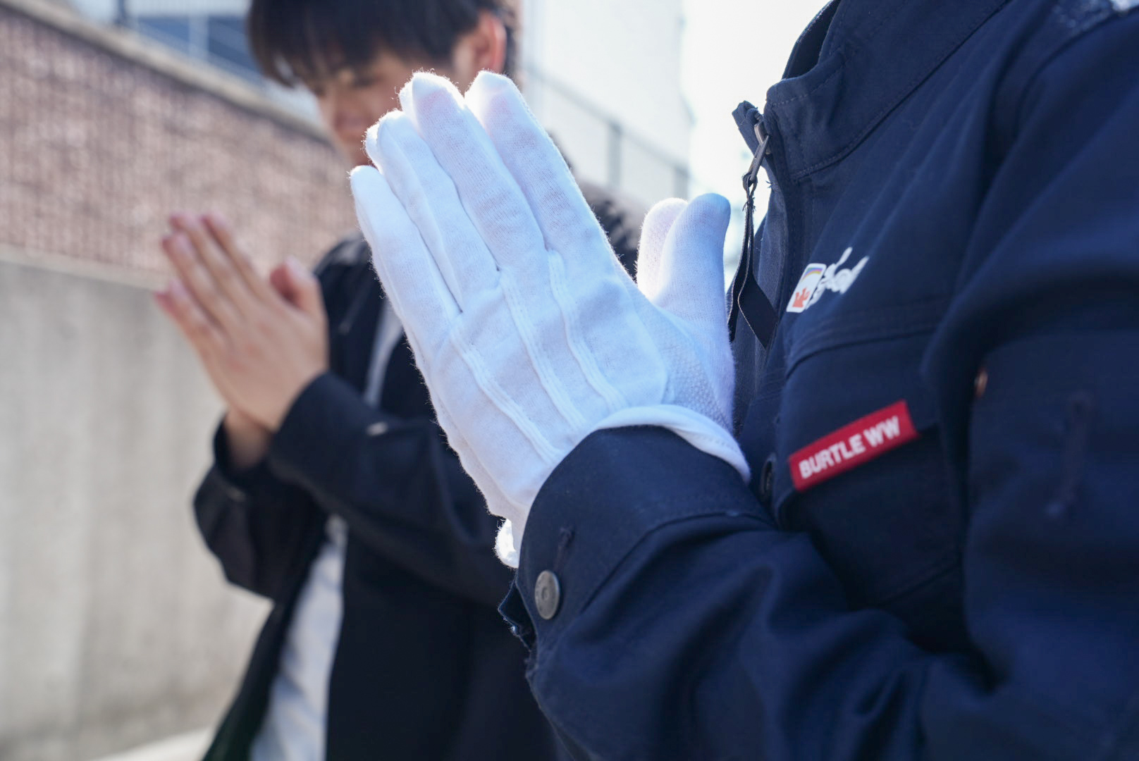 私たちにお問い合わせください